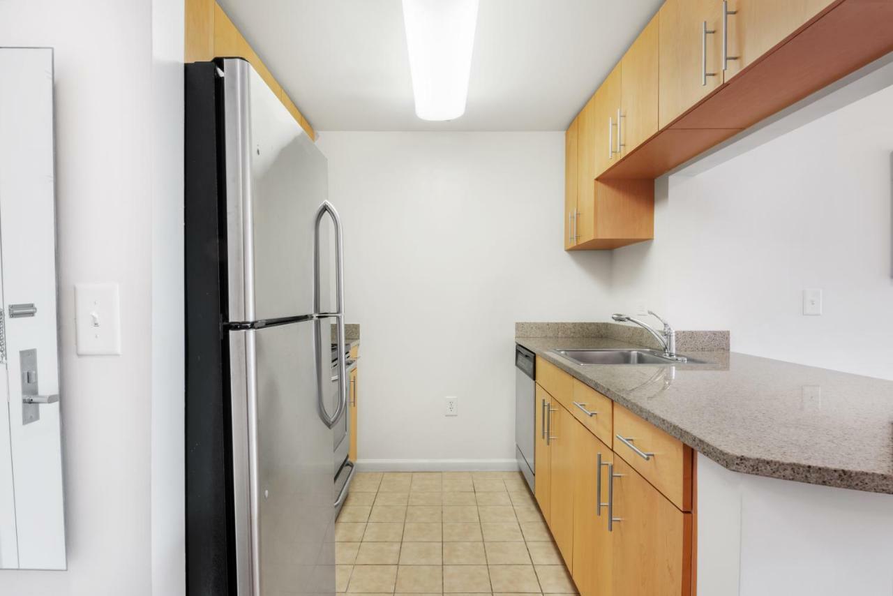 Furnished Quarters At Grove Pointe Apartment Jersey City Exterior photo